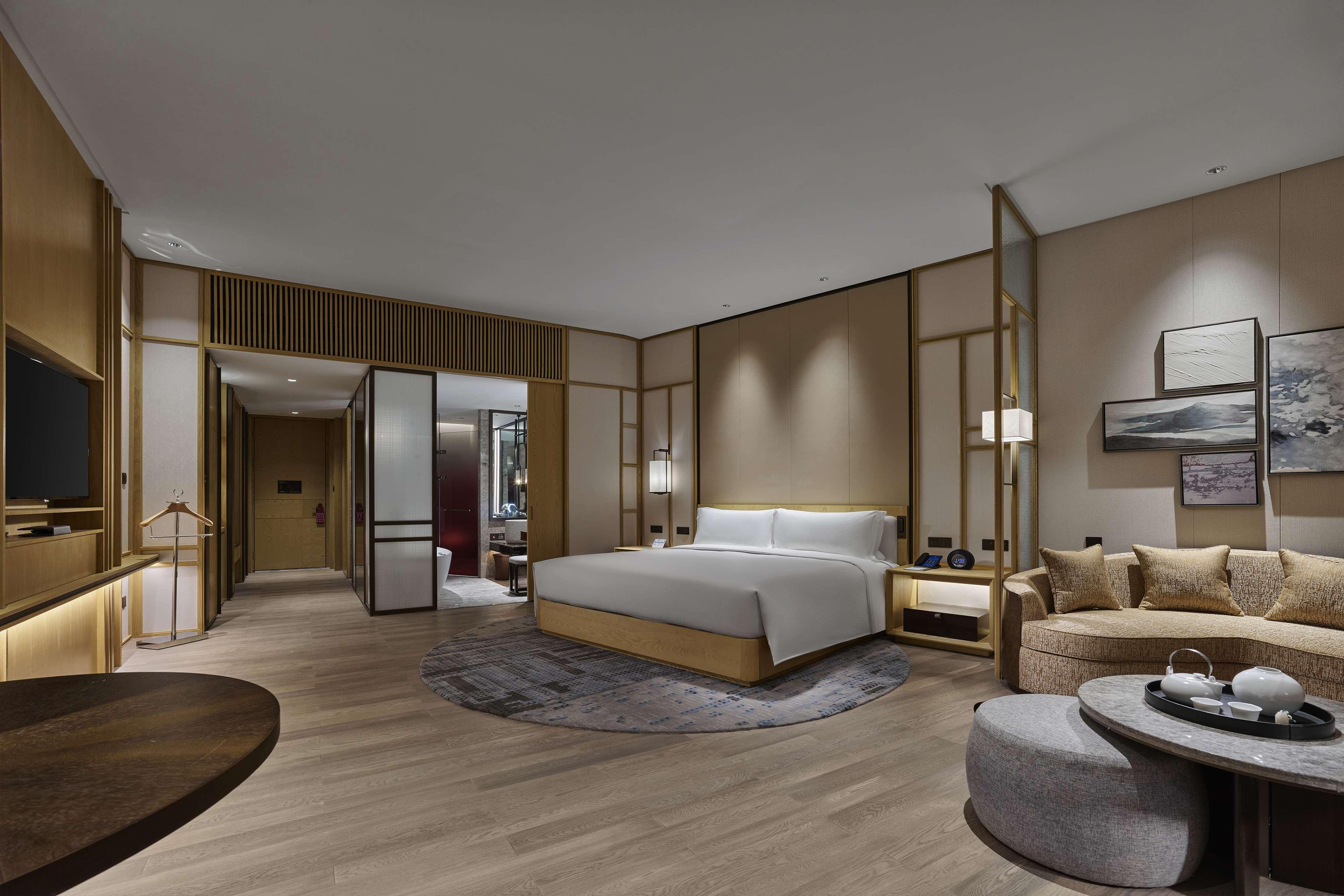 Hilton Suzhou Yinshan Lake Hotel Exterior photo