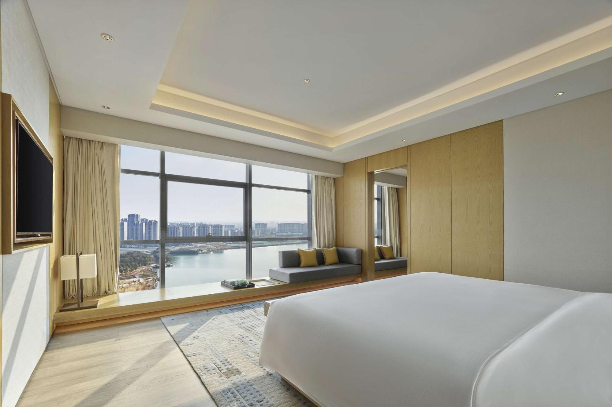 Hilton Suzhou Yinshan Lake Hotel Exterior photo